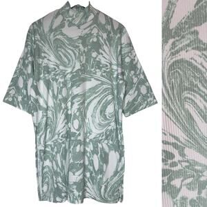 Dressed in Lala Icon Mock Neck Top, size Small‎